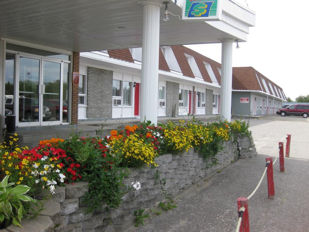 Hotel Matagami Bagian luar foto