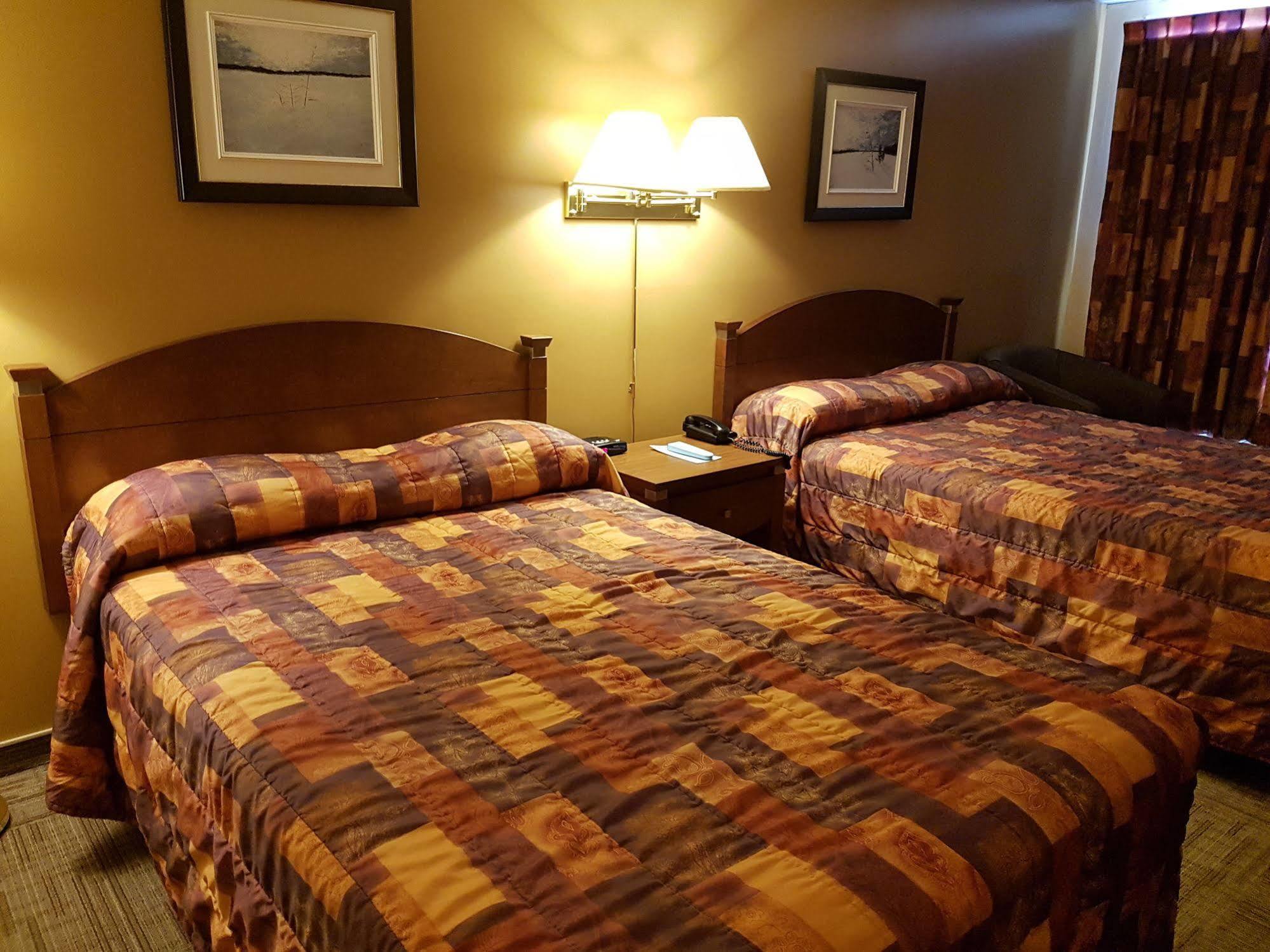 Hotel Matagami Bagian luar foto